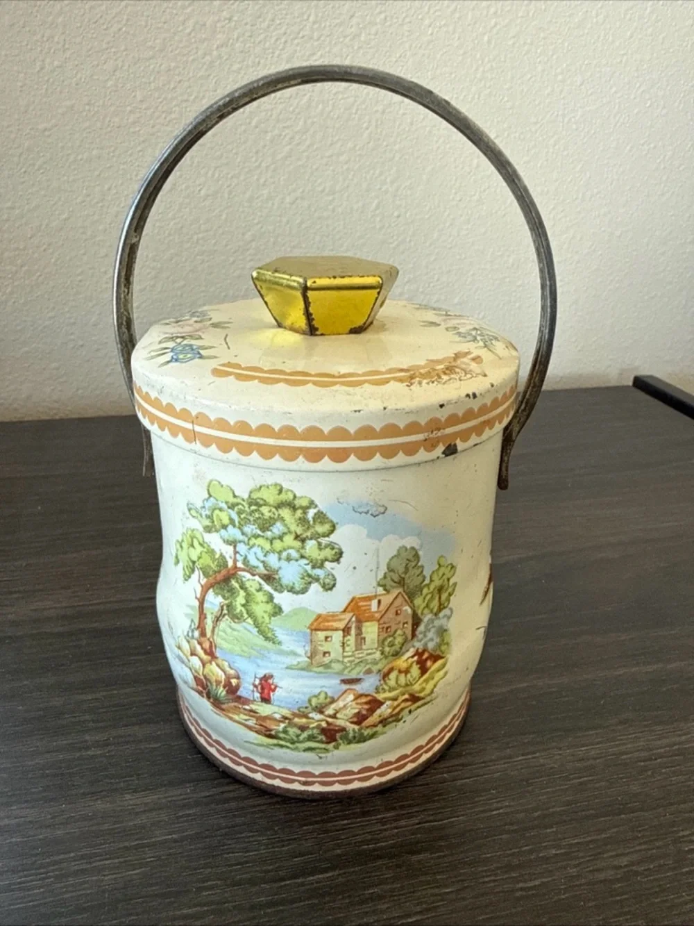 Vintage Murray Allen Imports pastoral Tin‎ with lid and handle